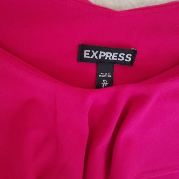 SOLD | Cold shoulder ruffle top - Picture 3 of 4